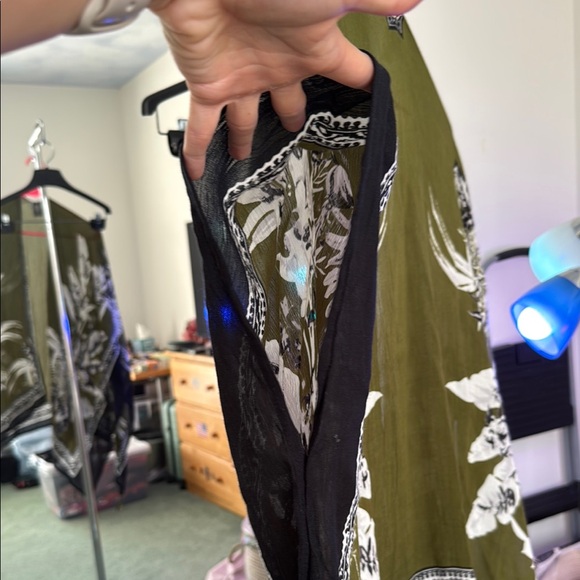 Vince Camuto Green and Black Curtains with Bold Accents - Picture 7 of 8